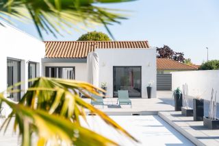 prestigious contemporary house 5 Rooms for sale on AYTRE (17440)