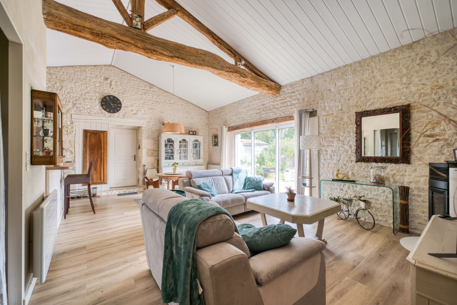 prestigious house 5 Rooms for sale on NIEUL SUR MER (17137)