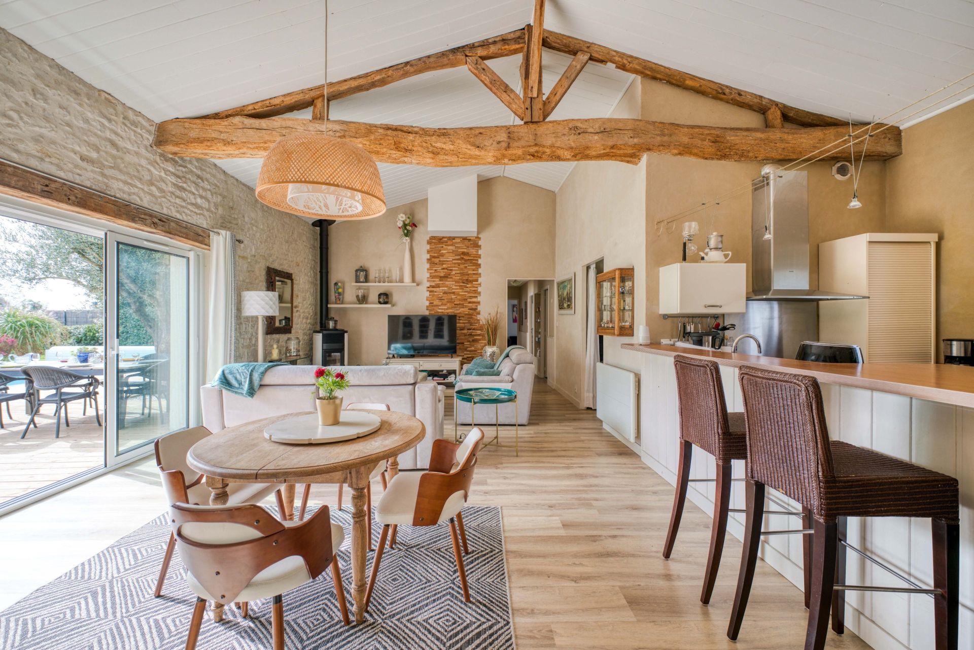 prestigious house 5 Rooms for sale on NIEUL SUR MER (17137)