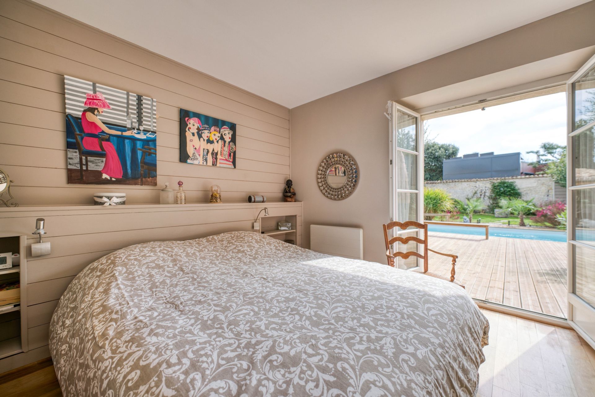 prestigious house 5 Rooms for sale on NIEUL SUR MER (17137)