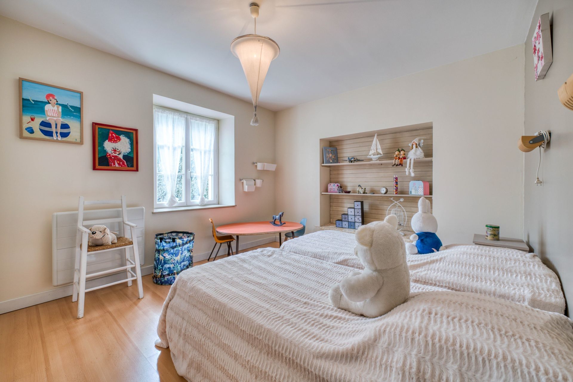 prestigious house 5 Rooms for sale on NIEUL SUR MER (17137)