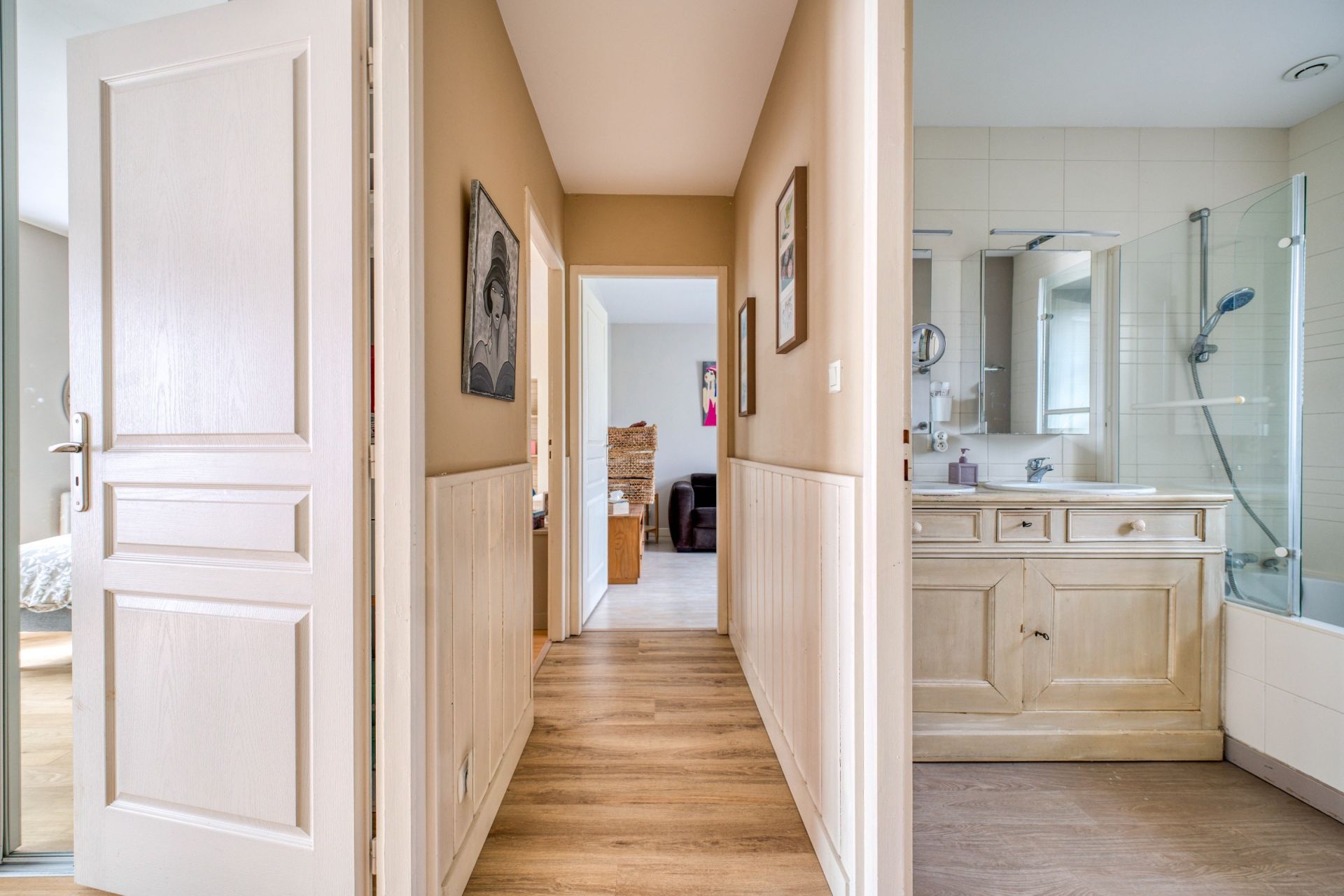 prestigious house 5 Rooms for sale on NIEUL SUR MER (17137)