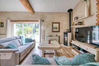 prestigious house 5 Rooms for sale on NIEUL SUR MER (17137)