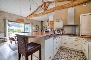 prestigious house 5 Rooms for sale on NIEUL SUR MER (17137)