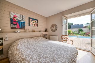 prestigious house 5 Rooms for sale on NIEUL SUR MER (17137)