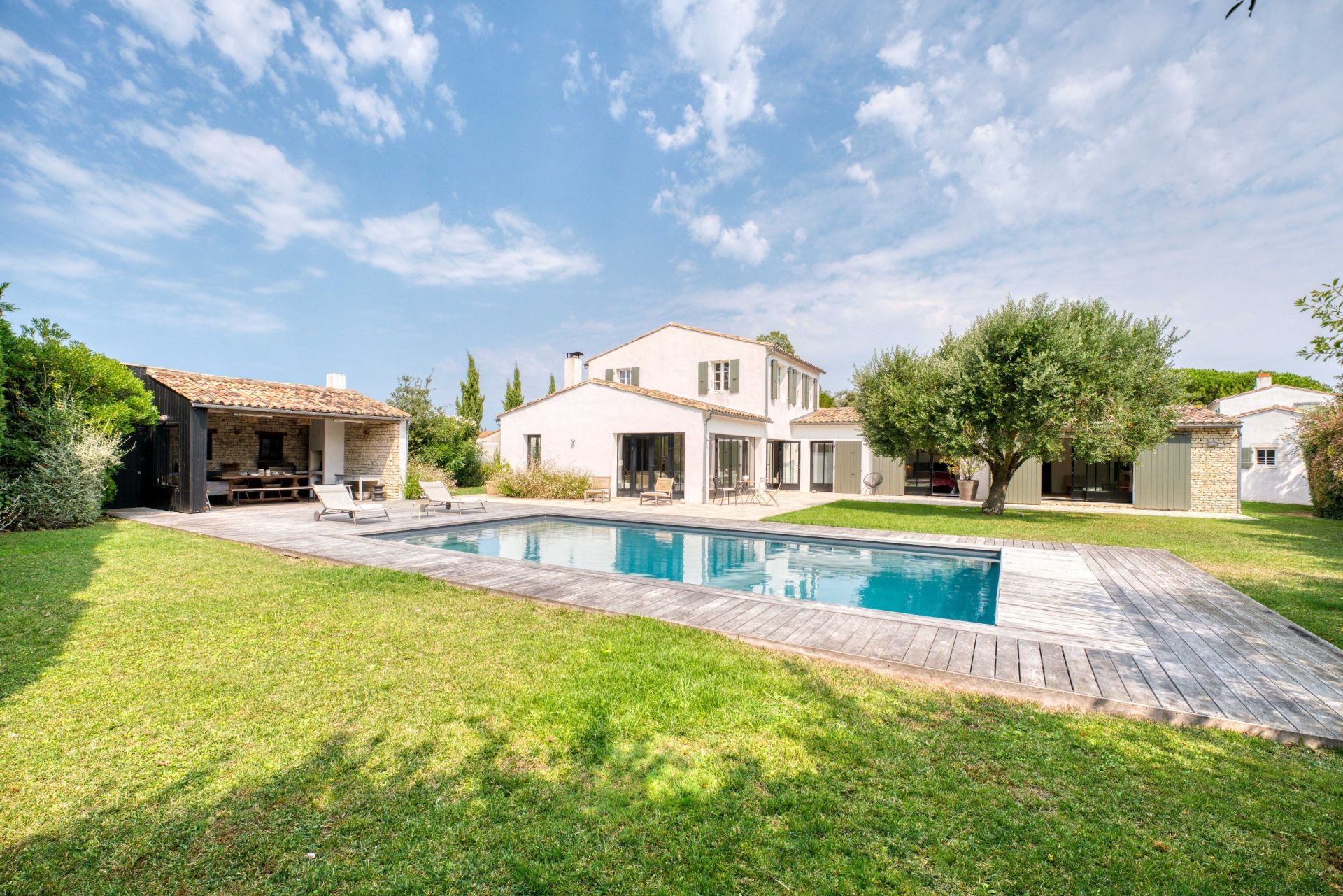 prestigious house 8 Rooms for sale on ST MARTIN DE RE (17410)