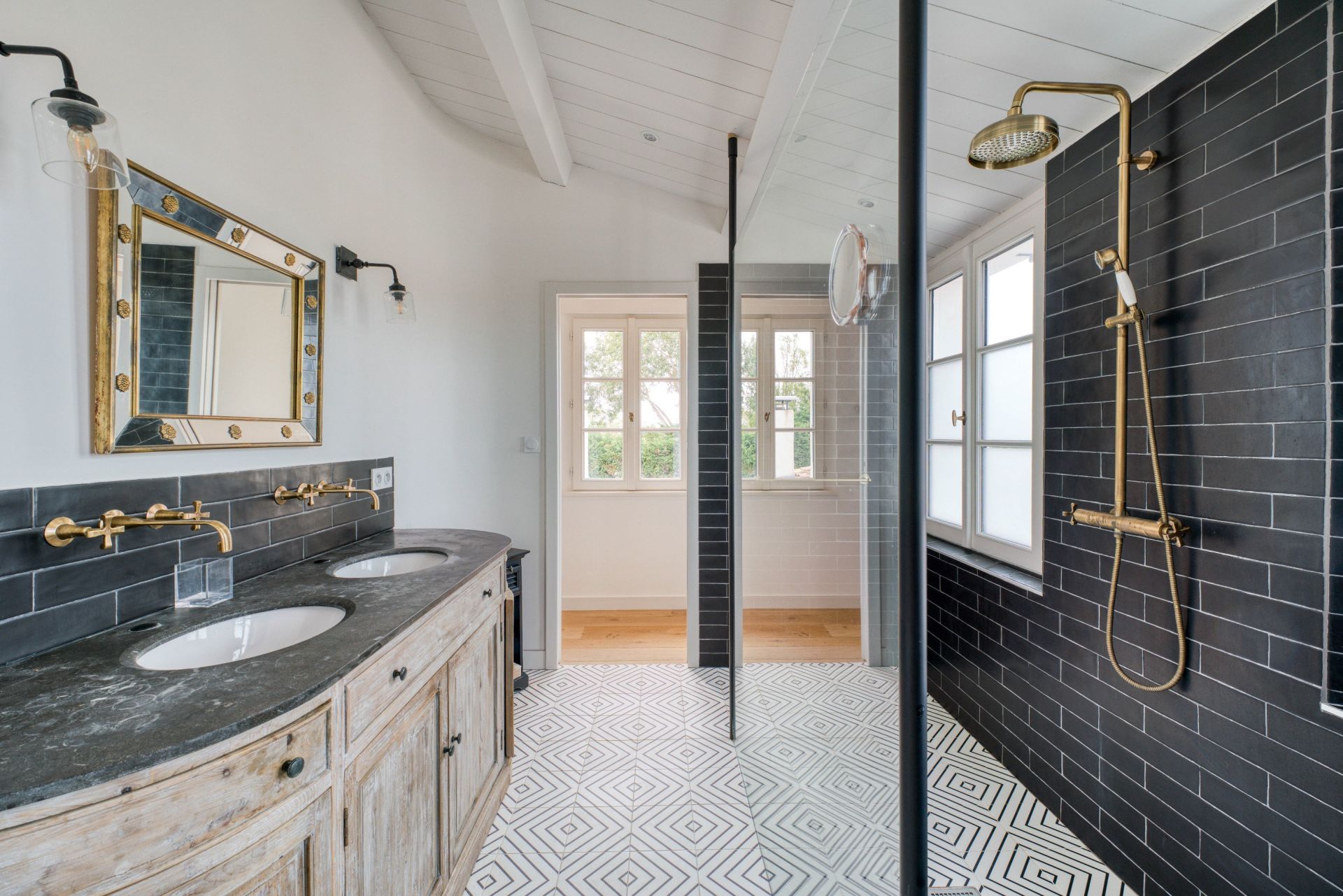 prestigious house 8 Rooms for sale on ST MARTIN DE RE (17410)