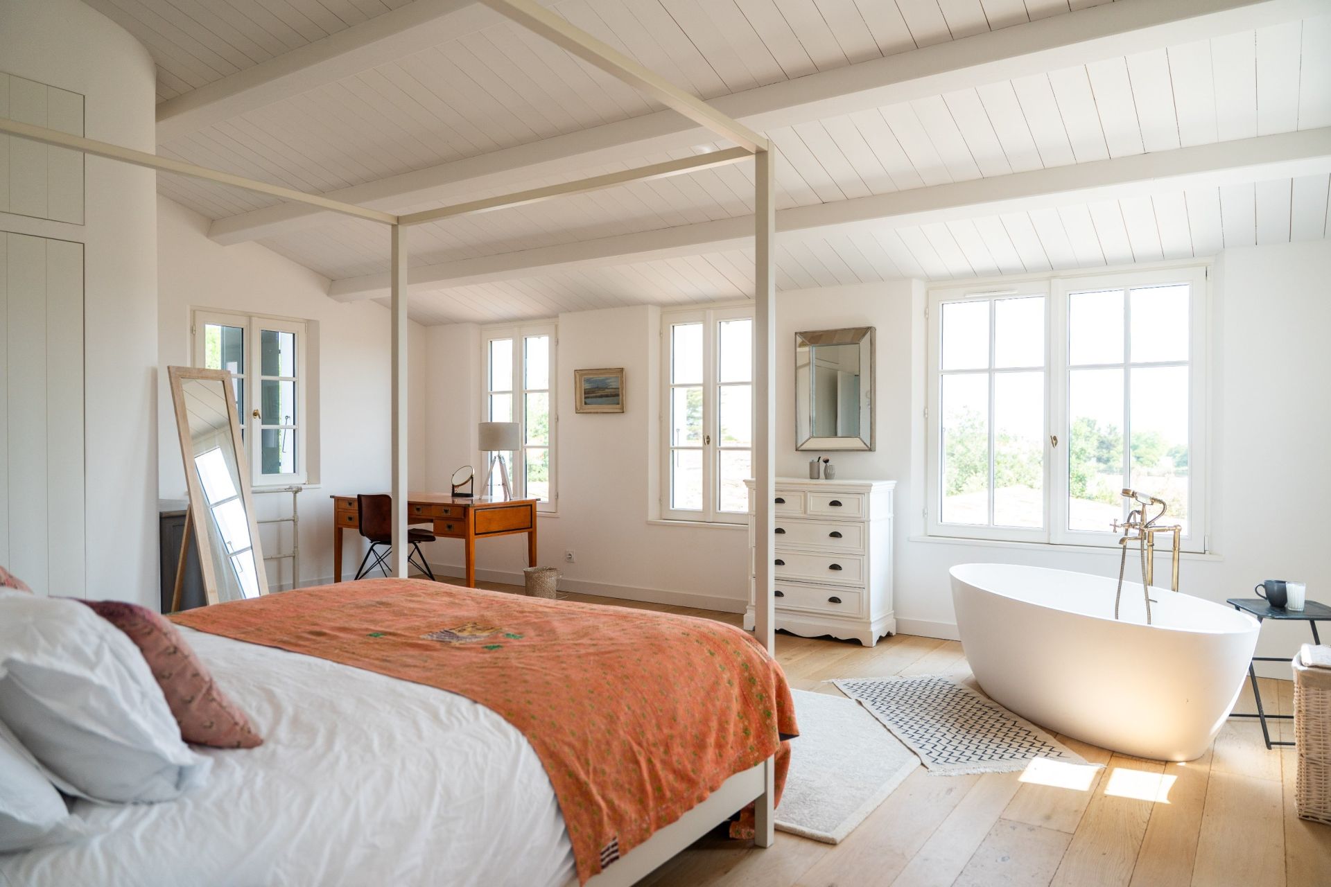 prestigious house 8 Rooms for sale on ST MARTIN DE RE (17410)