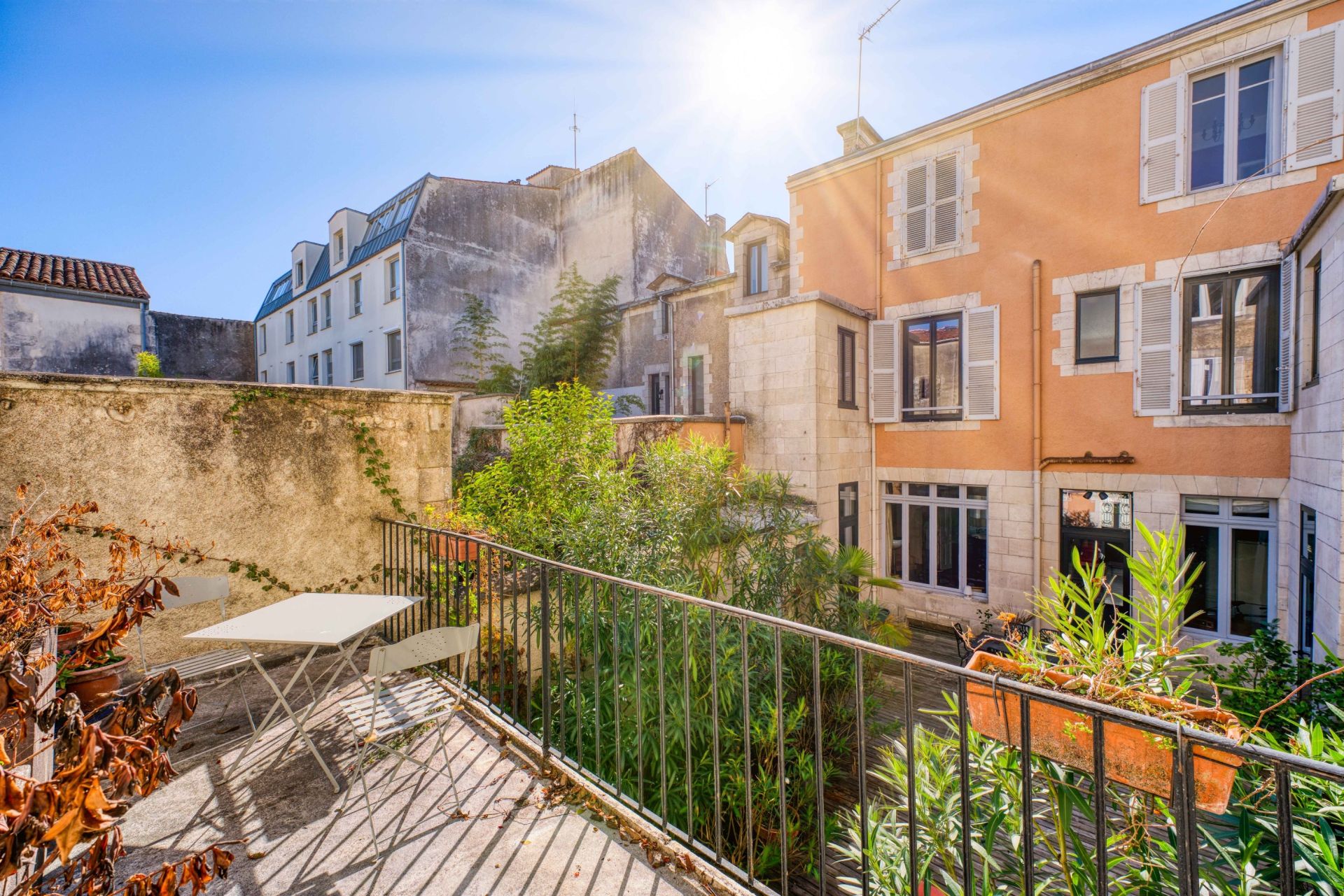 prestigious bourgeois house 10 Rooms for sale on LA ROCHELLE (17000)