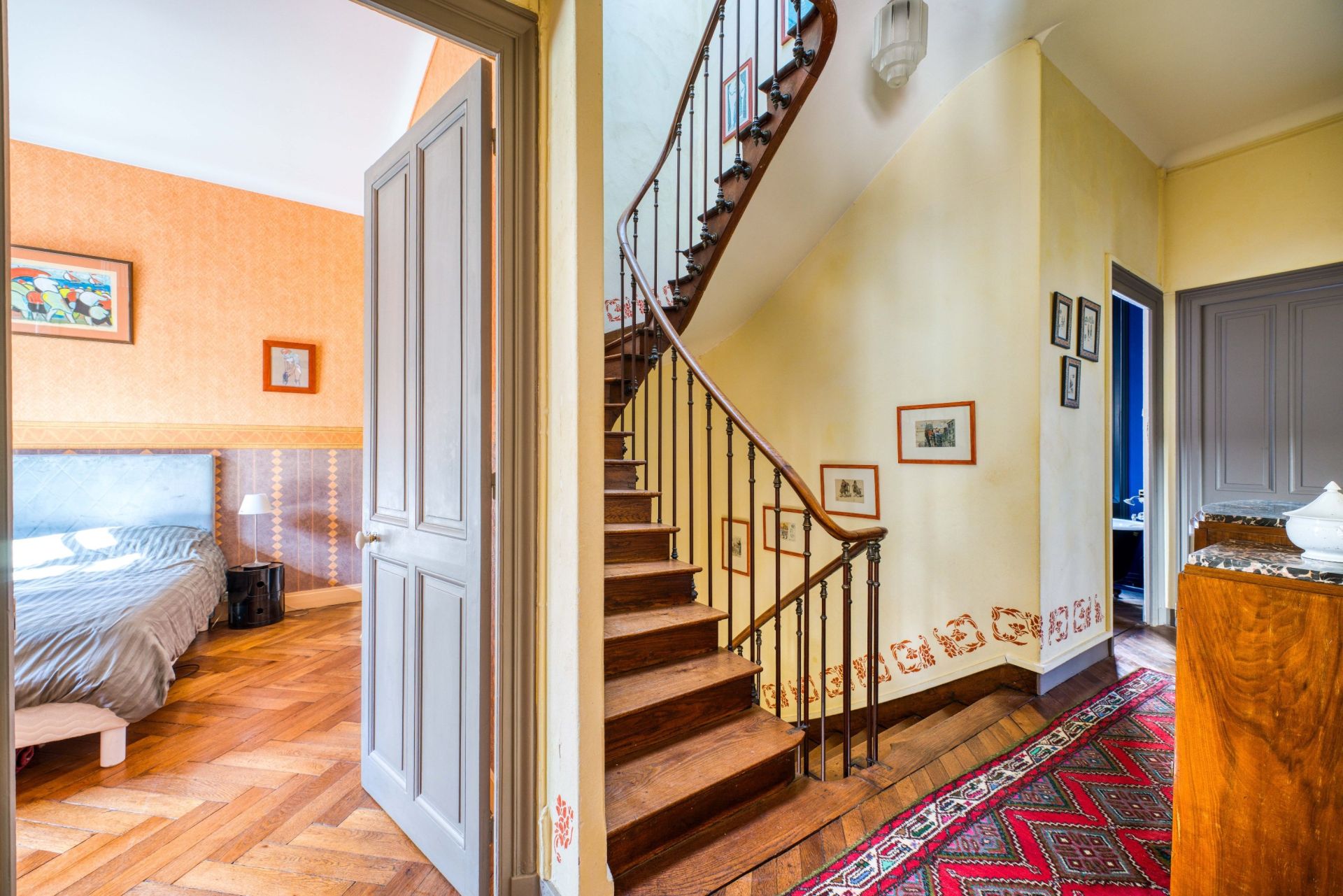 prestigious bourgeois house 10 Rooms for sale on LA ROCHELLE (17000)