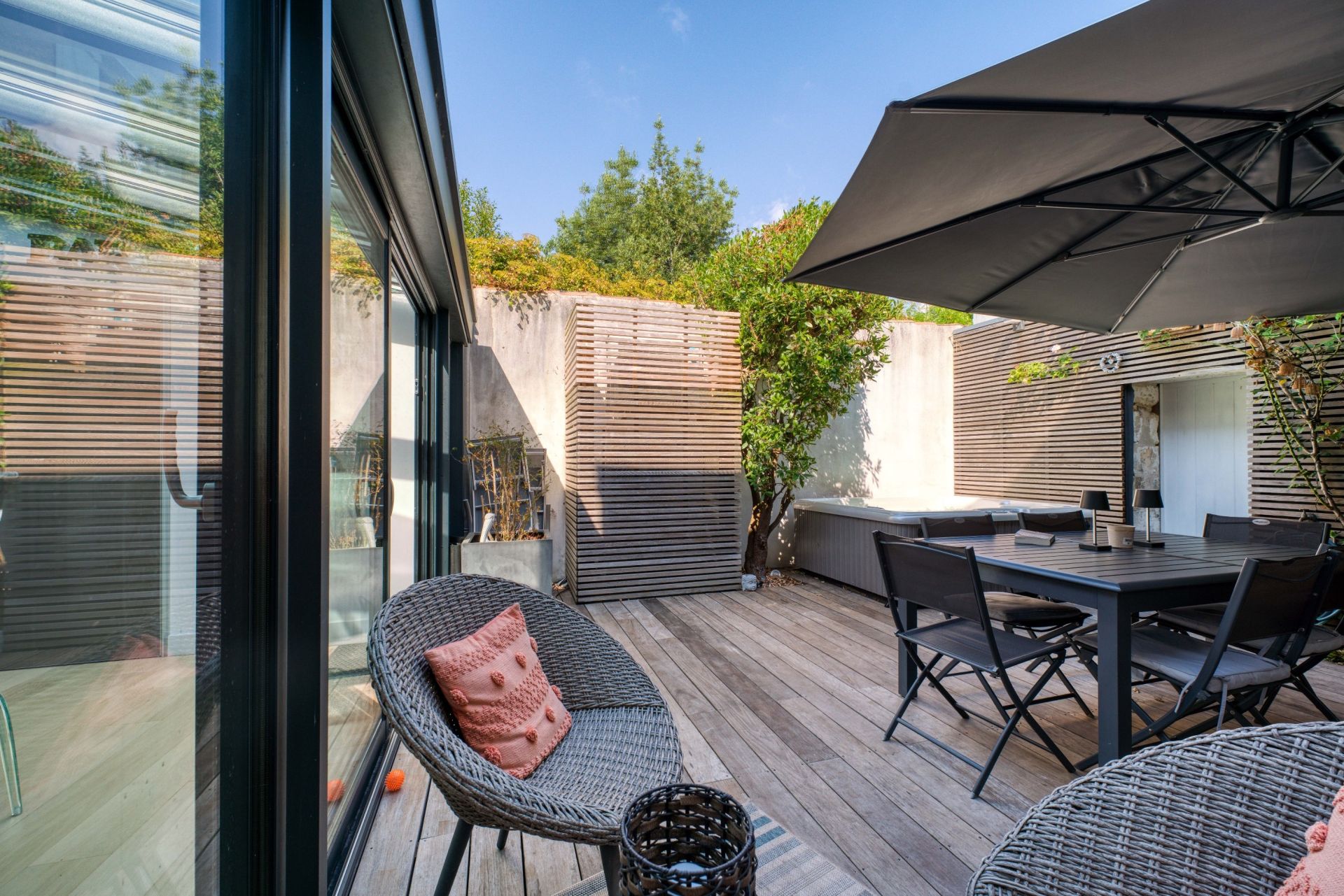 prestigious house 6 Rooms for sale on LA ROCHELLE (17000)