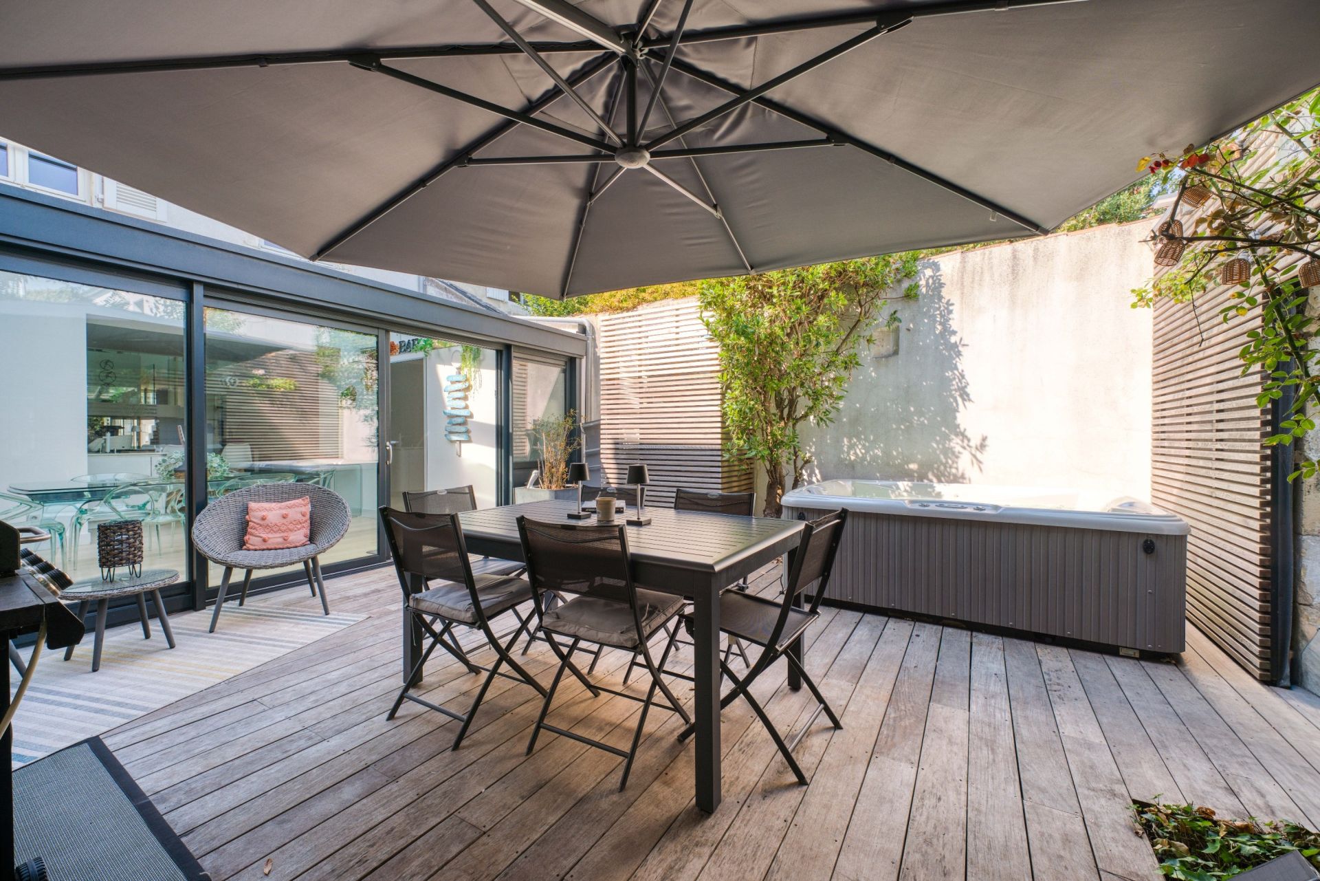 prestigious contemporary house 6 Rooms for sale on LA ROCHELLE (17000)