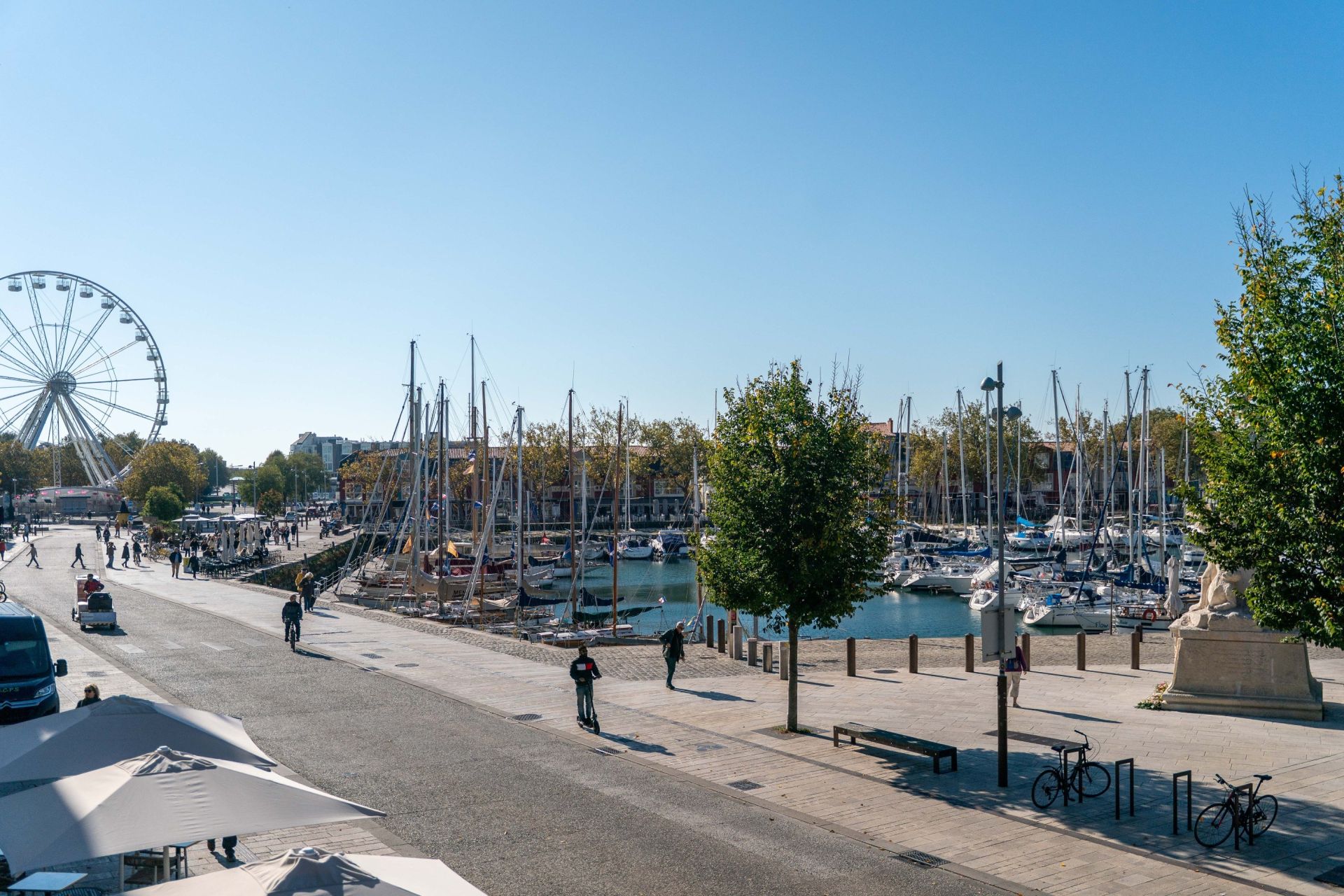 prestigious apartment 5 Rooms for sale on LA ROCHELLE (17000)