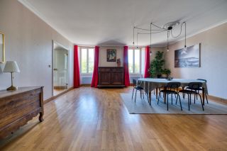 prestigious apartment 5 Rooms for sale on LA ROCHELLE (17000)