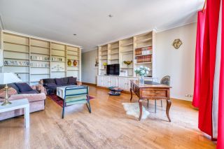 prestigious apartment 5 Rooms for sale on LA ROCHELLE (17000)