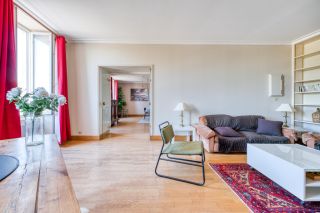 prestigious apartment 5 Rooms for sale on LA ROCHELLE (17000)