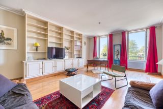 prestigious apartment 5 Rooms for sale on LA ROCHELLE (17000)