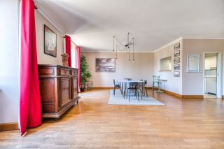 prestigious apartment 5 Rooms for sale on LA ROCHELLE (17000)