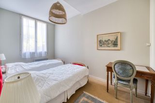 prestigious apartment 5 Rooms for sale on LA ROCHELLE (17000)