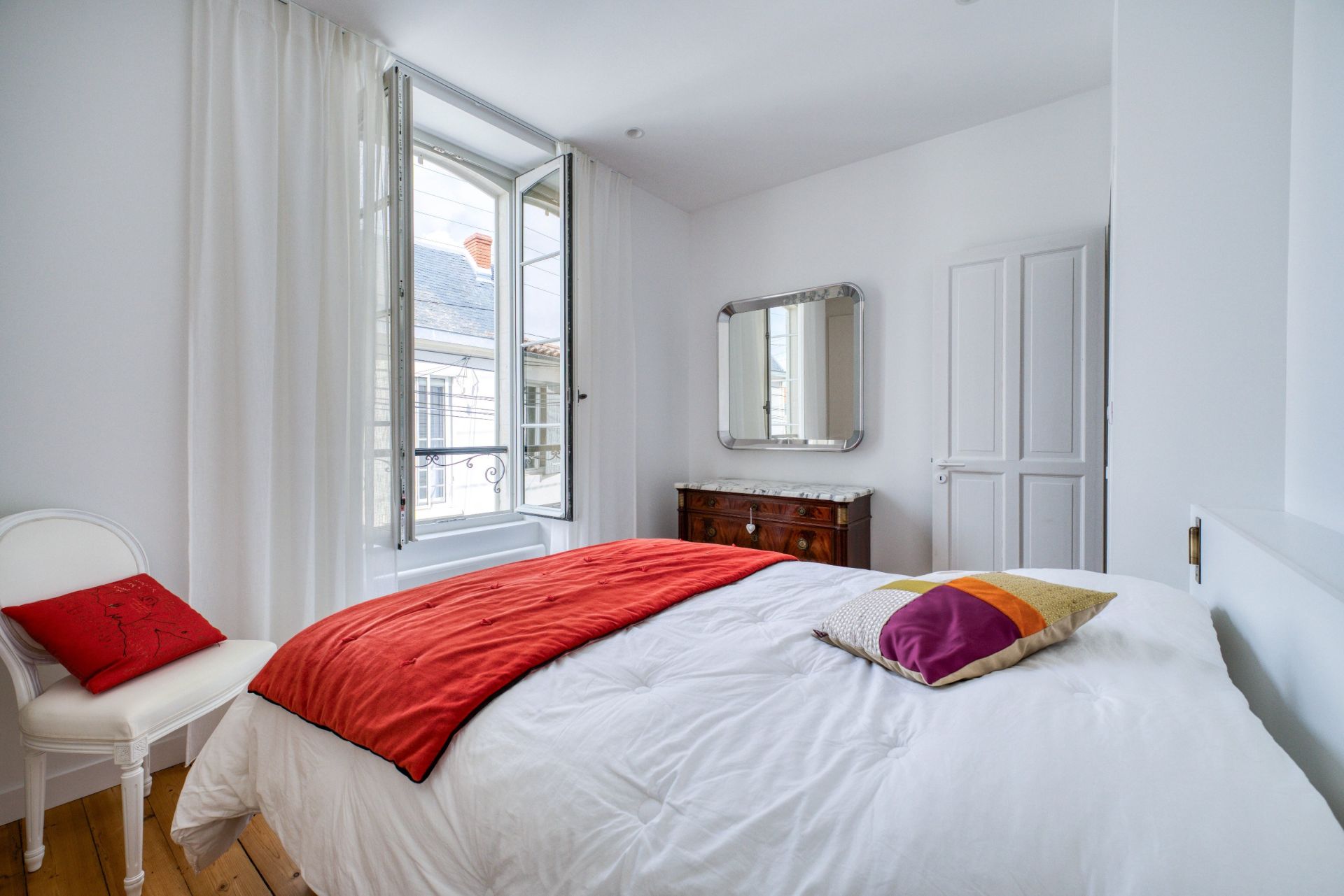 prestigious bourgeois house 7 Rooms for sale on LA ROCHELLE (17000)