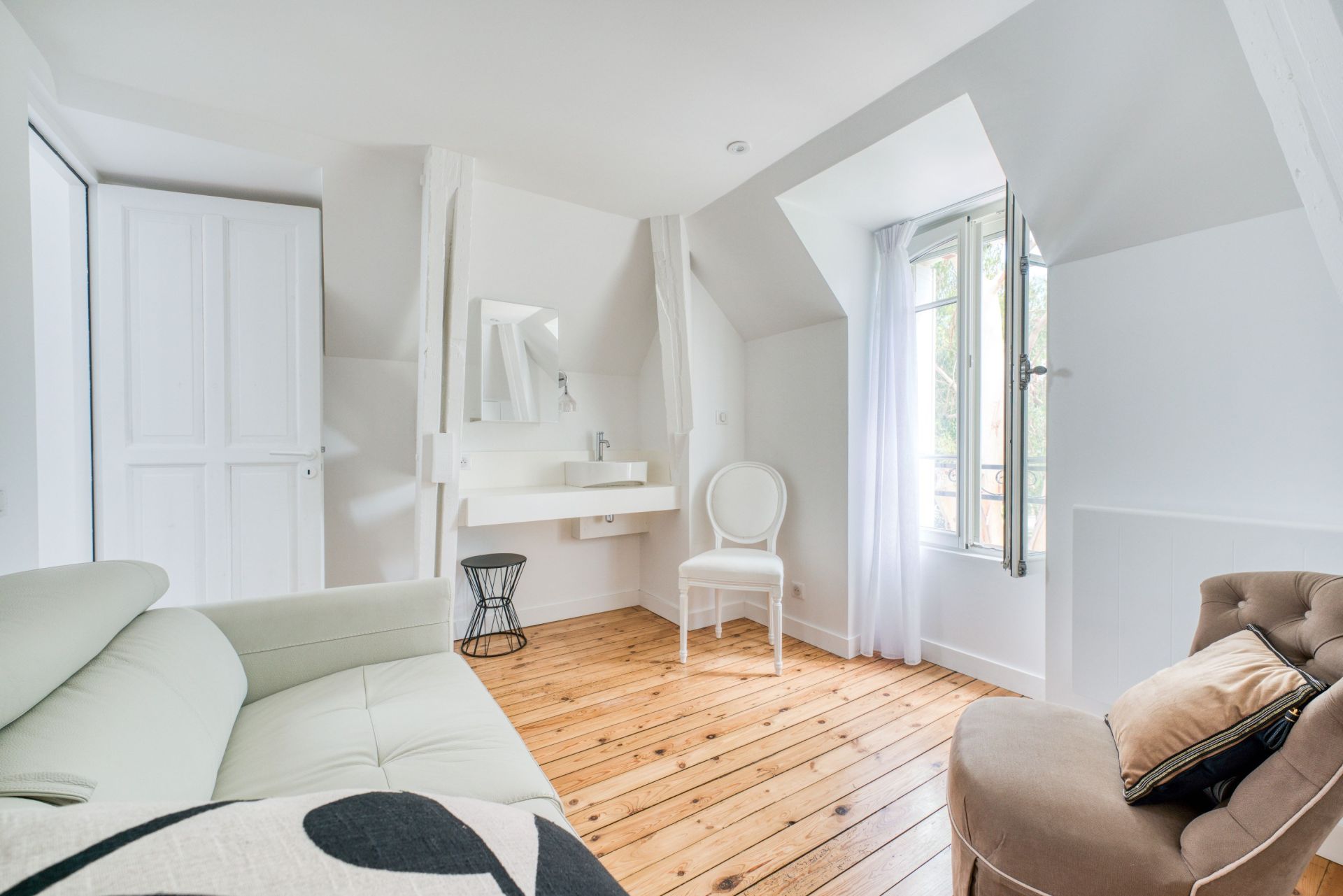 prestigious bourgeois house 7 Rooms for sale on LA ROCHELLE (17000)