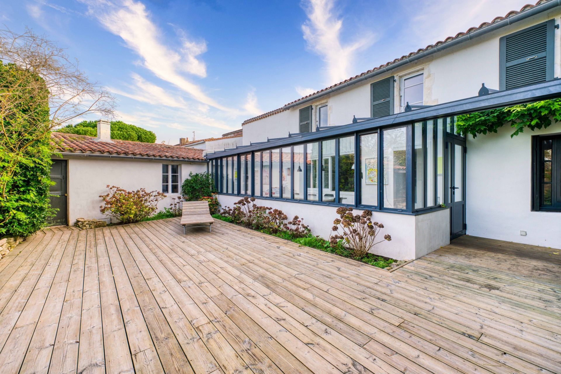prestigious house 7 Rooms for sale on LOIX (17111)
