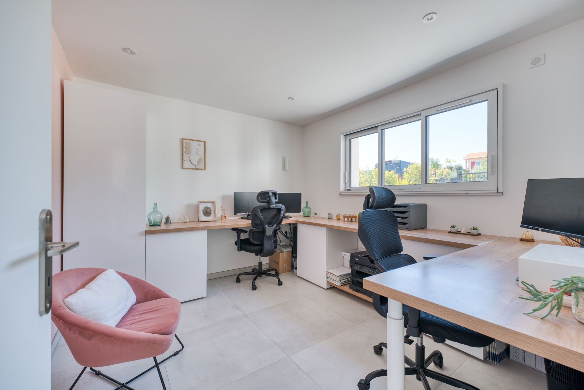 prestigious contemporary house 6 Rooms for sale on CHATELAILLON PLAGE (17340)