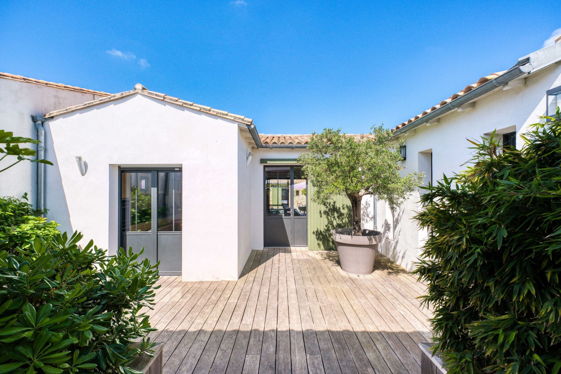 prestigious house 9 Rooms for sale on STE MARIE DE RE (17740)