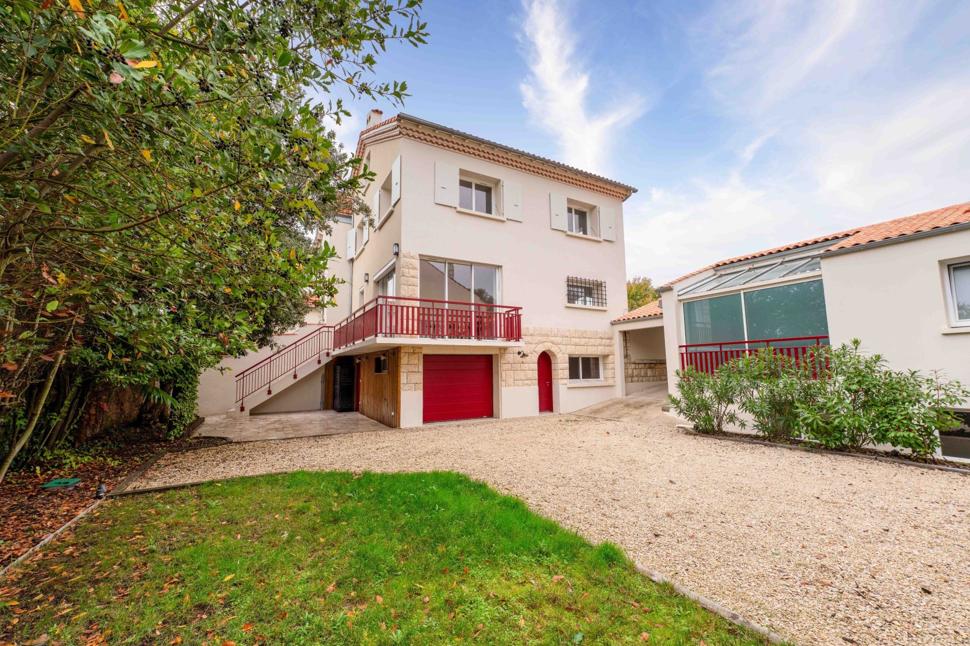 prestigious house 7 Rooms for sale on LA ROCHELLE (17000)