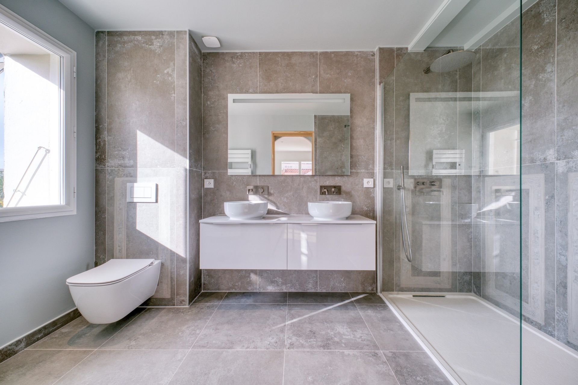 prestigious house 7 Rooms for sale on LA ROCHELLE (17000)