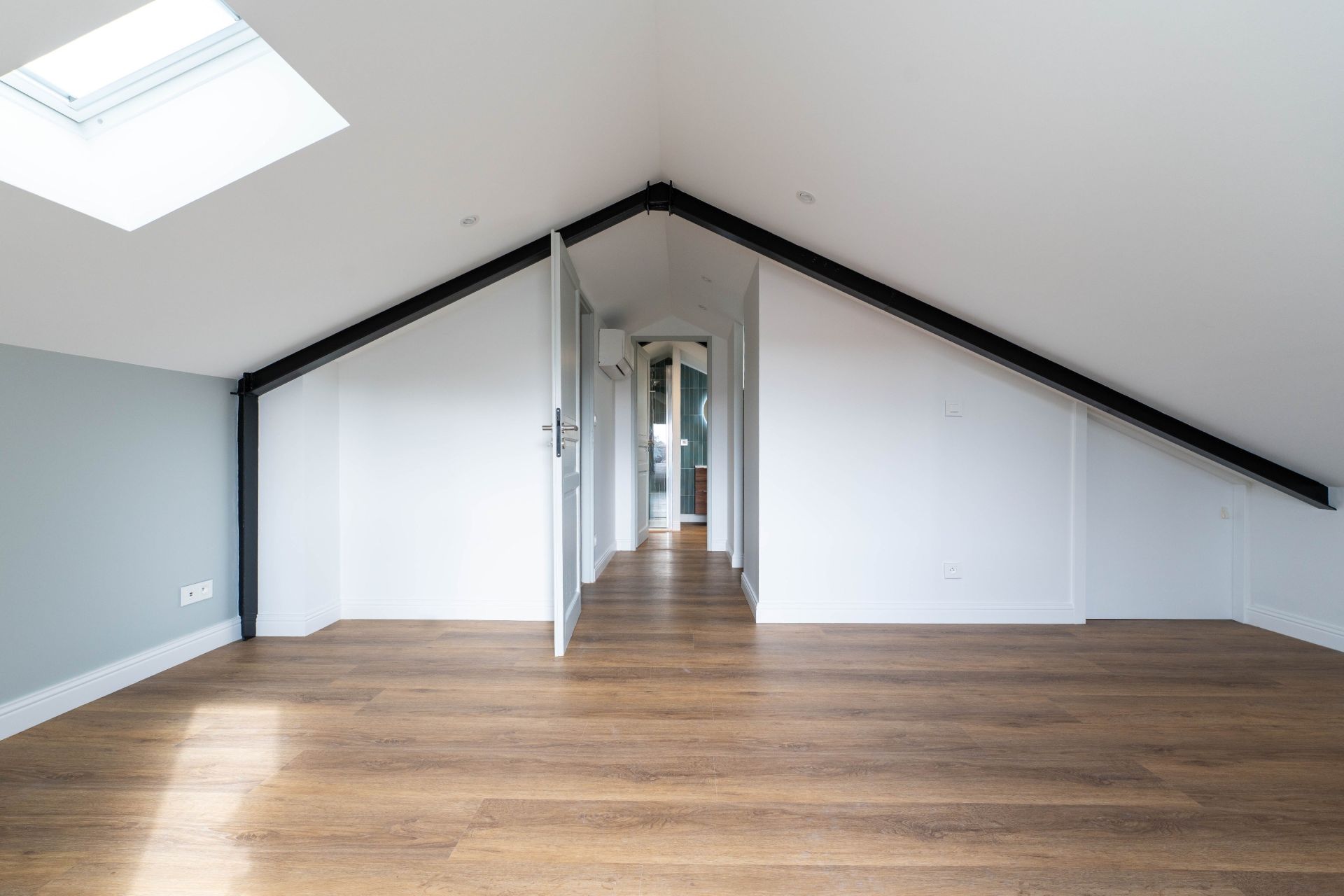 prestigious house 7 Rooms for sale on LA ROCHELLE (17000)