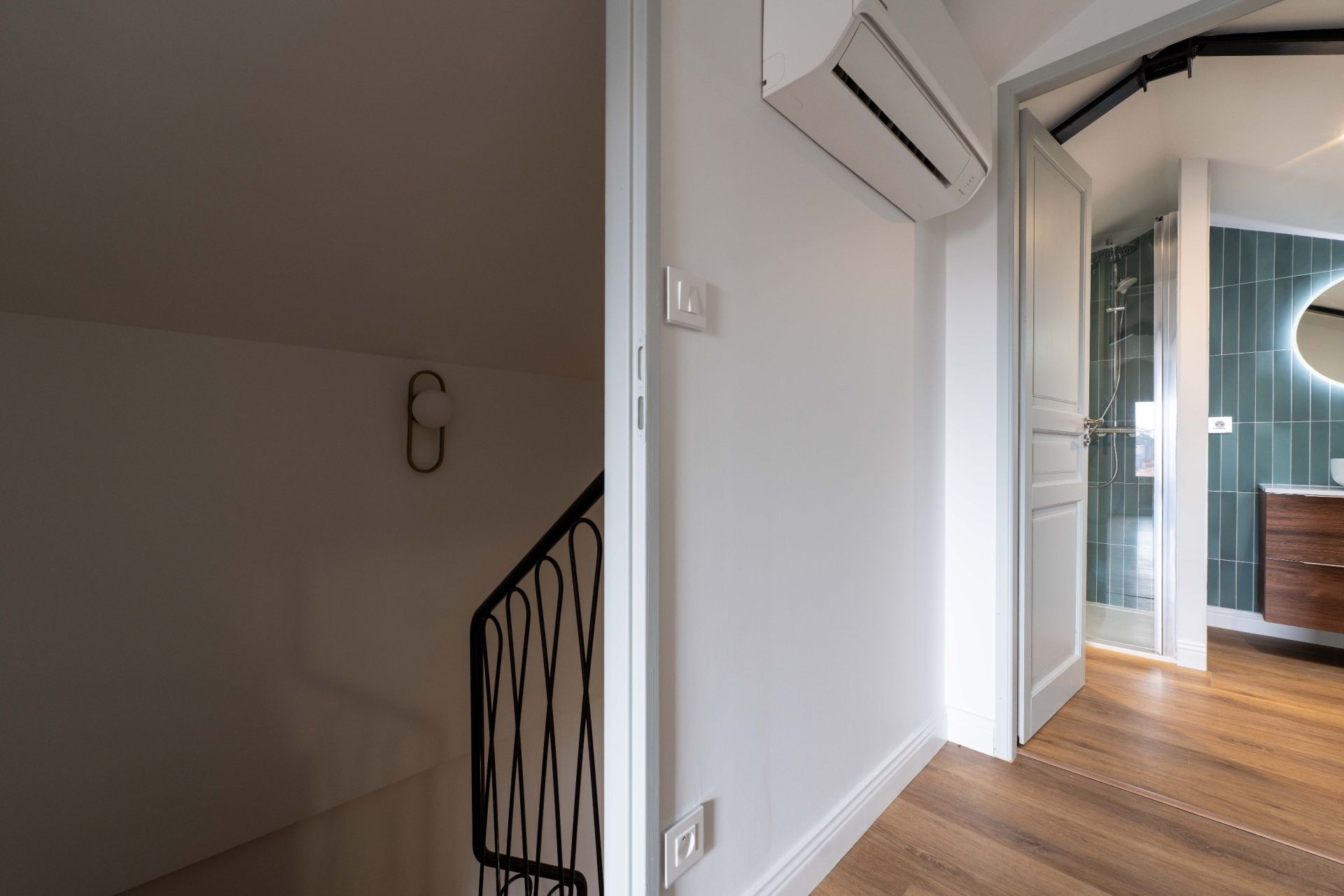 prestigious house 7 Rooms for sale on LA ROCHELLE (17000)