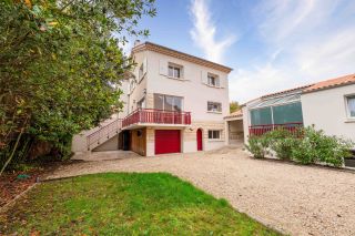 prestigious house 7 Rooms for sale on LA ROCHELLE (17000)