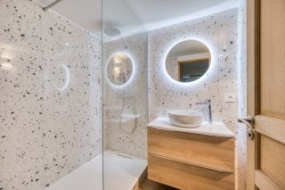 prestigious house 7 Rooms for sale on LA ROCHELLE (17000)