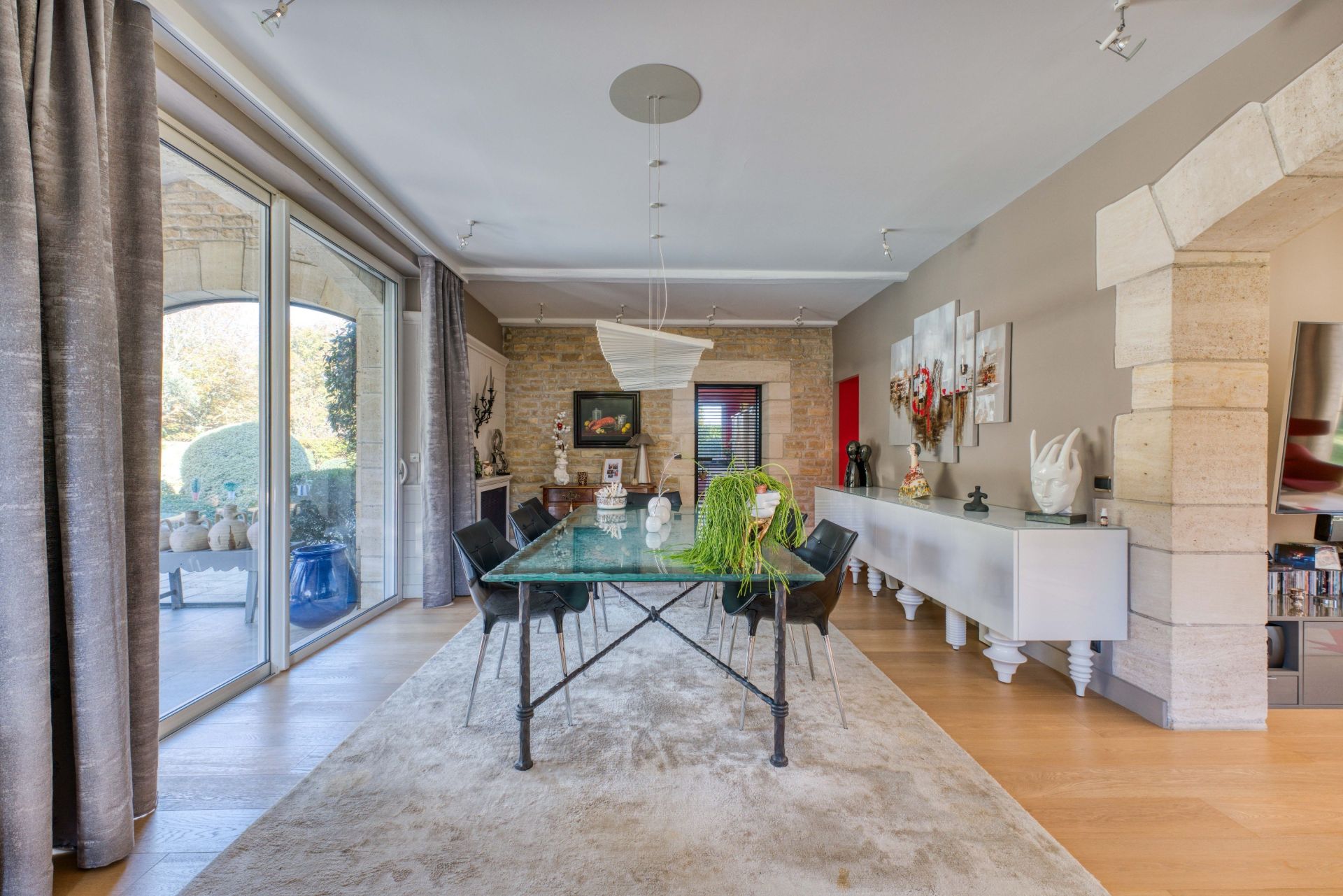 prestigious house 8 Rooms for sale on LAGORD (17140)