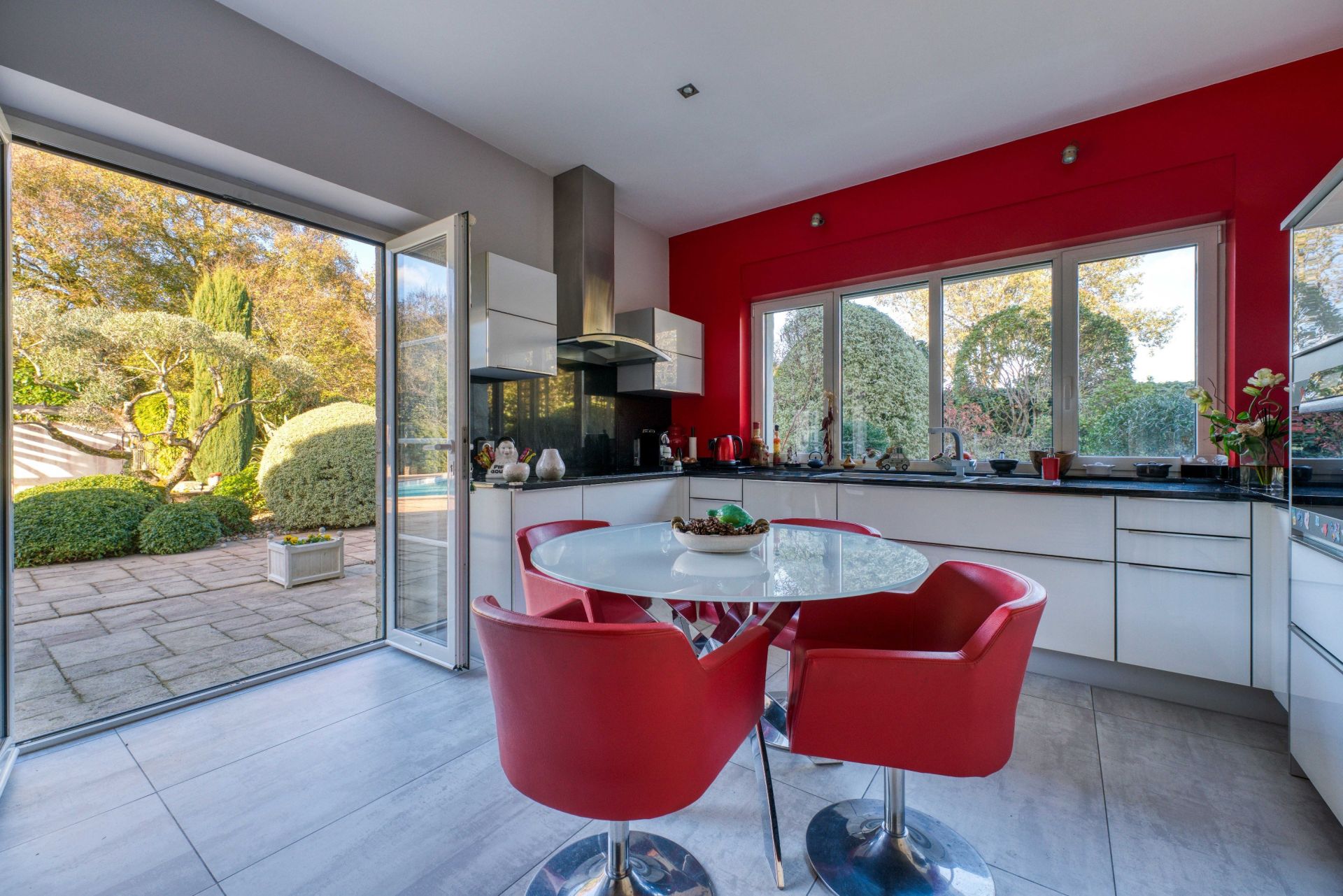 prestigious house 8 Rooms for sale on LAGORD (17140)