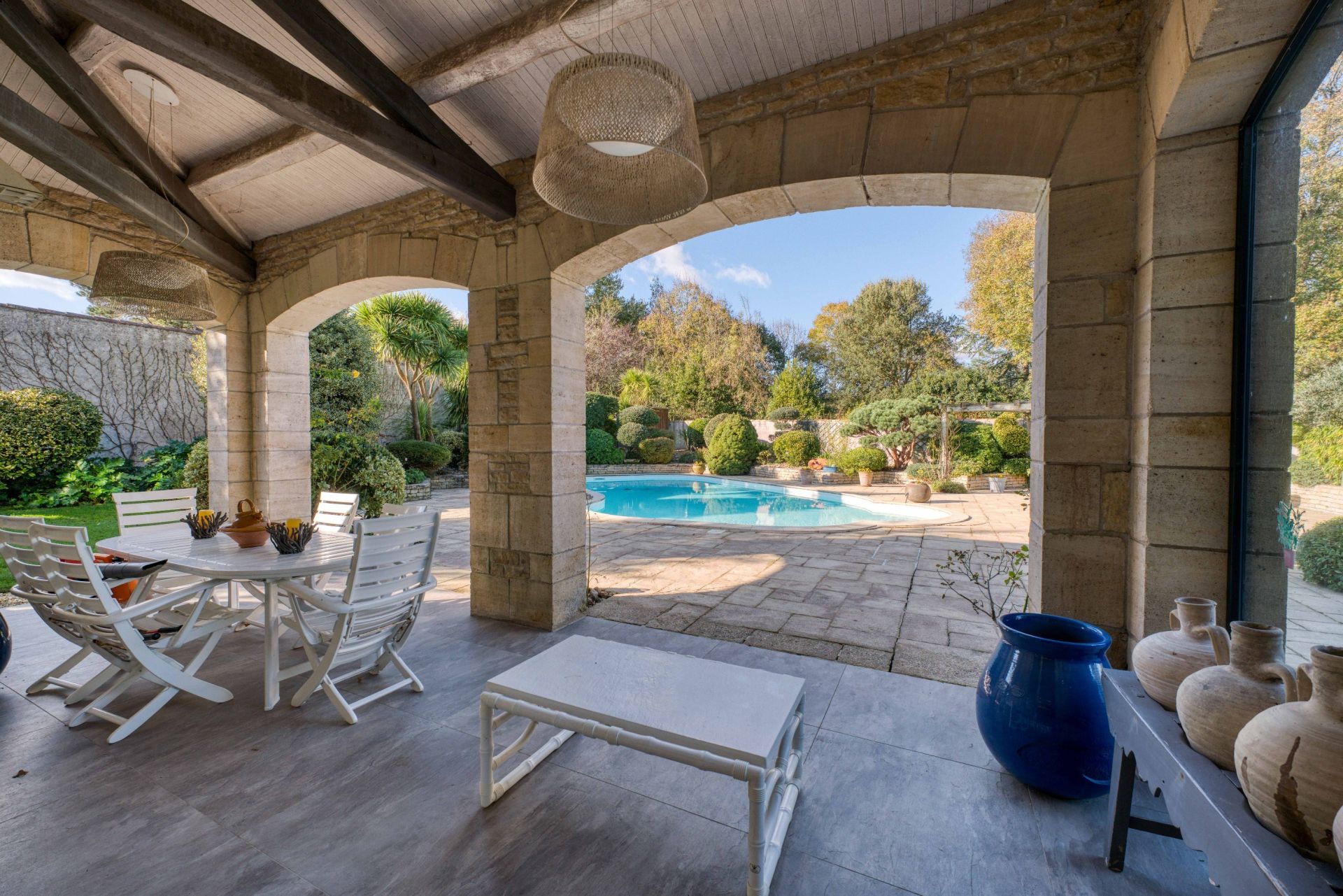 prestigious house 8 Rooms for sale on LAGORD (17140)