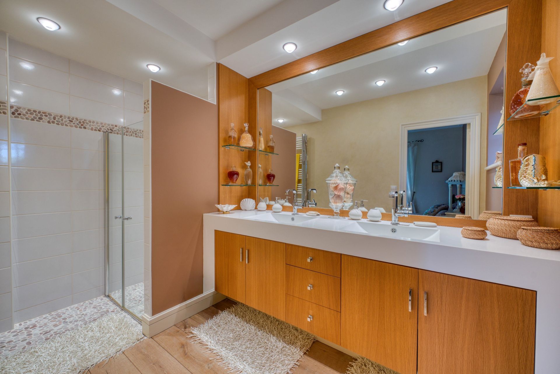 prestigious house 8 Rooms for sale on LAGORD (17140)