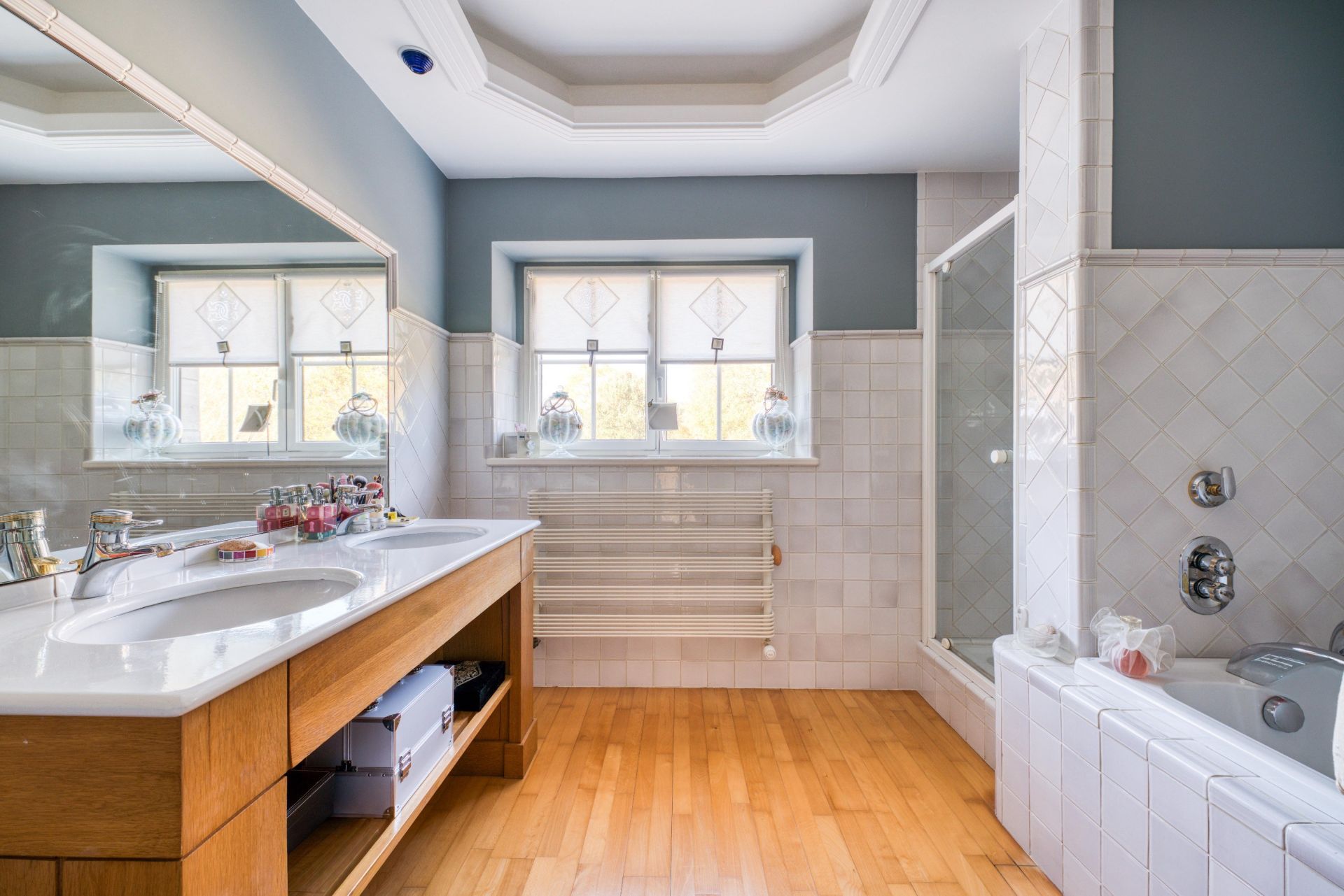 prestigious house 8 Rooms for sale on LAGORD (17140)