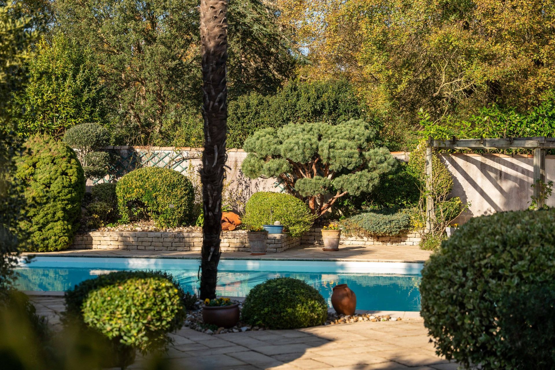 prestigious house 8 Rooms for sale on LAGORD (17140)