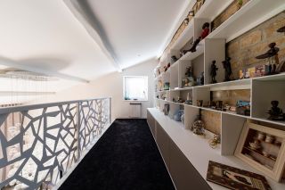 prestigious house 8 Rooms for sale on LAGORD (17140)