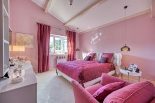 prestigious house 8 Rooms for sale on LAGORD (17140)