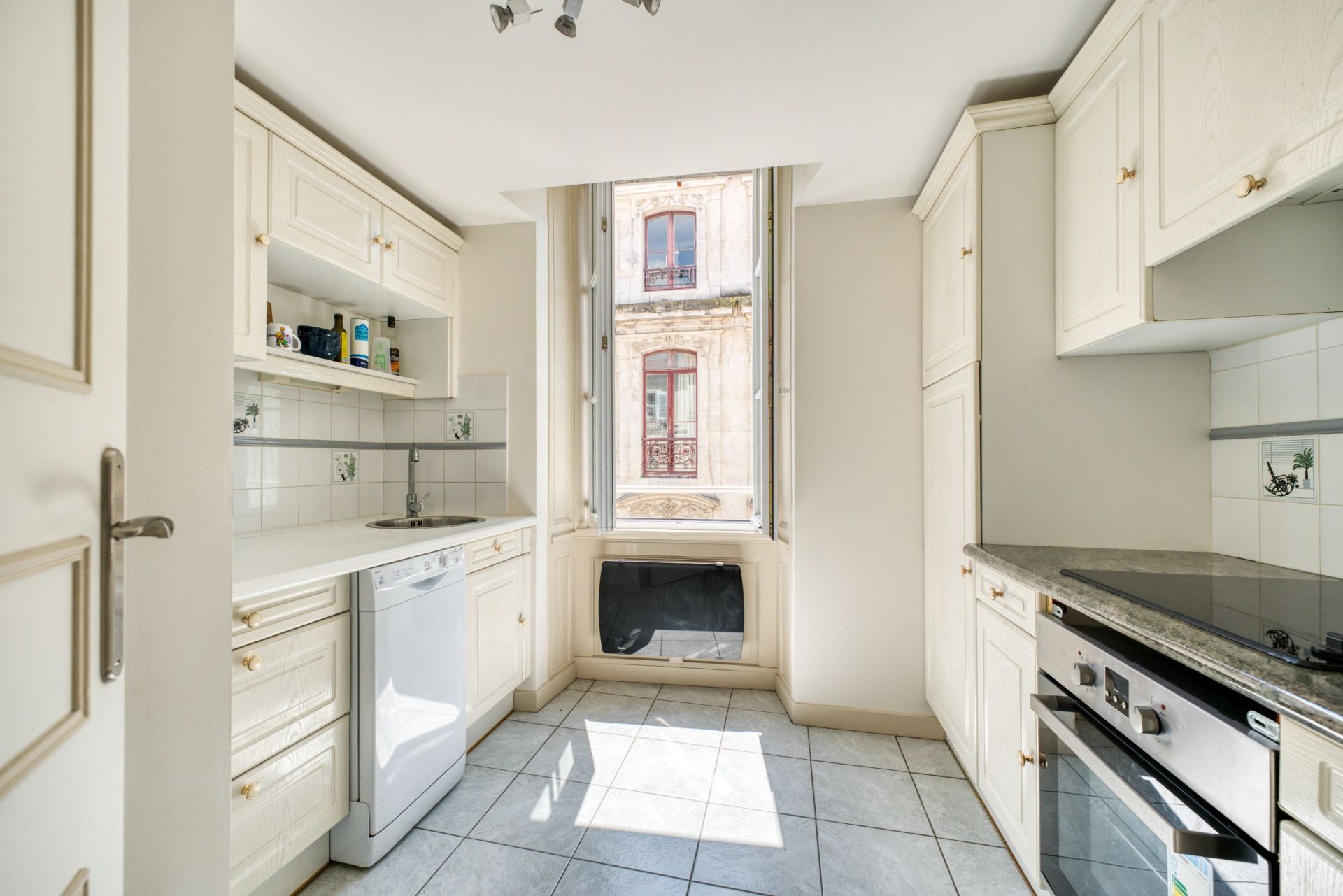 prestigious apartment 2 Rooms for sale on LA ROCHELLE (17000)