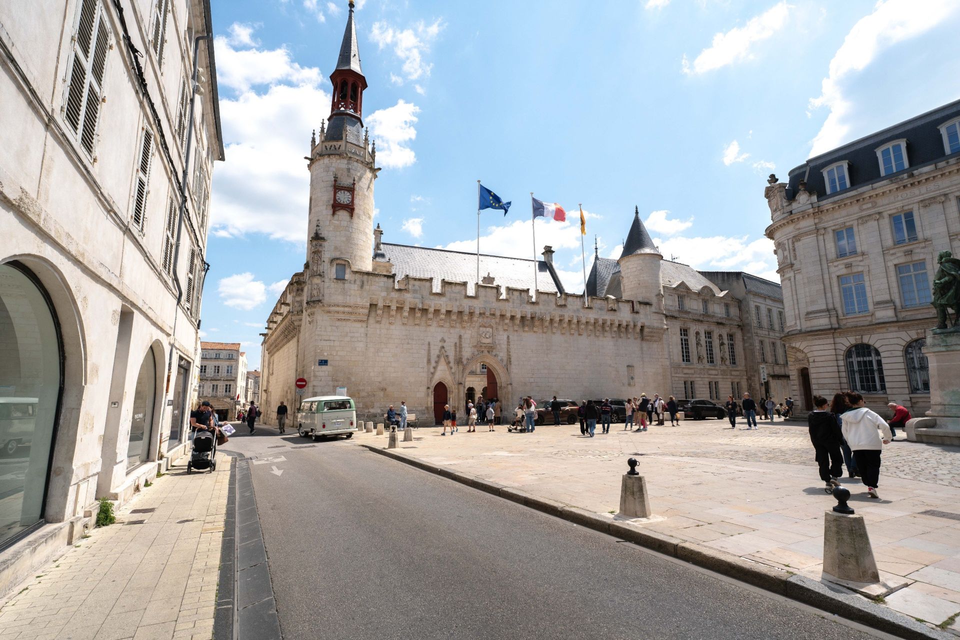 prestigious apartment 2 Rooms for sale on LA ROCHELLE (17000)