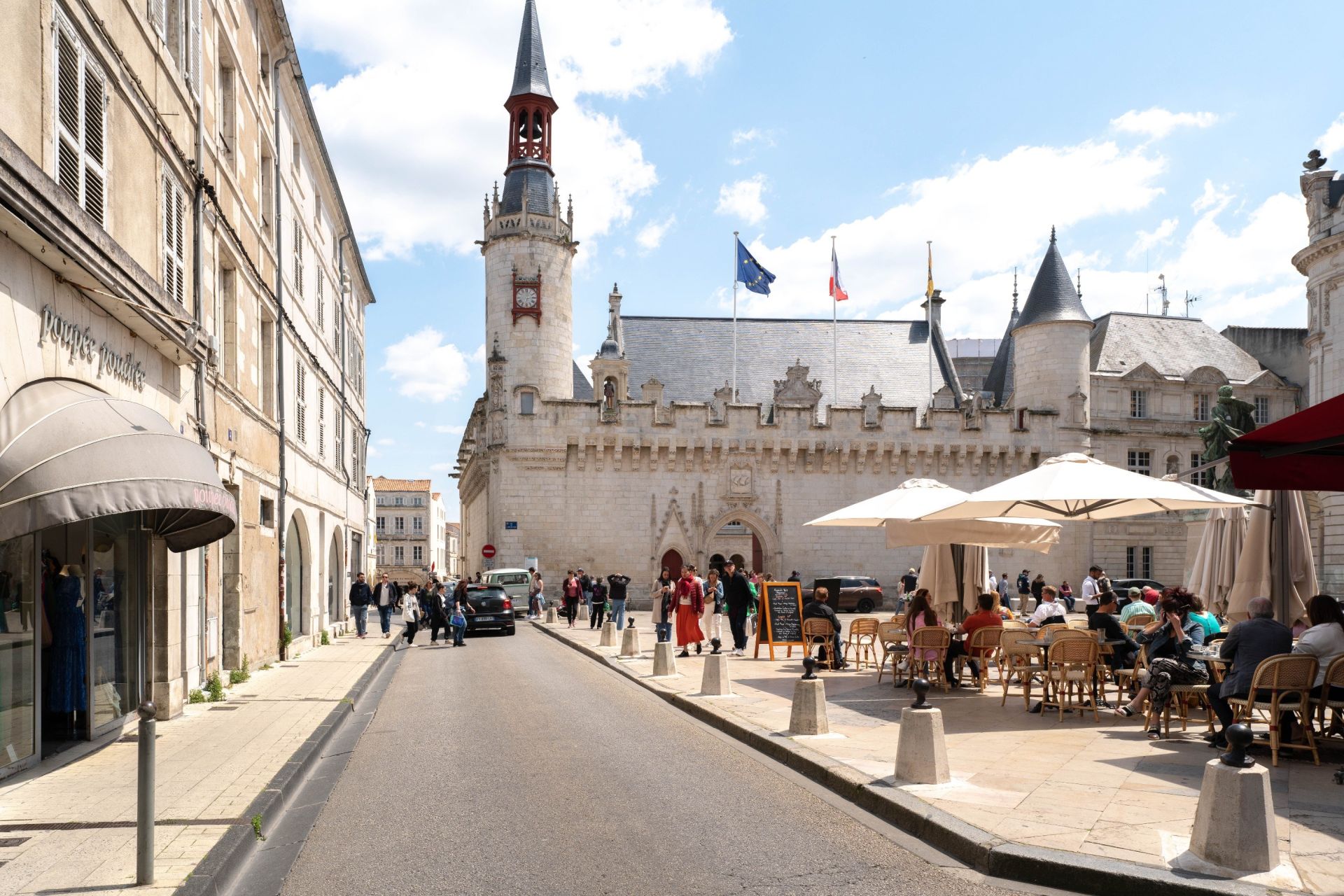 prestigious apartment 2 Rooms for sale on LA ROCHELLE (17000)