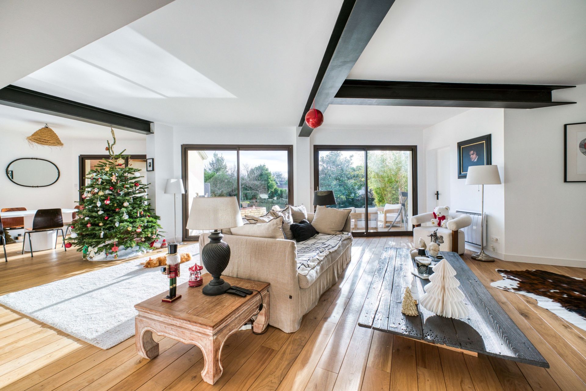 prestigious house 7 Rooms for sale on LA ROCHELLE (17000)