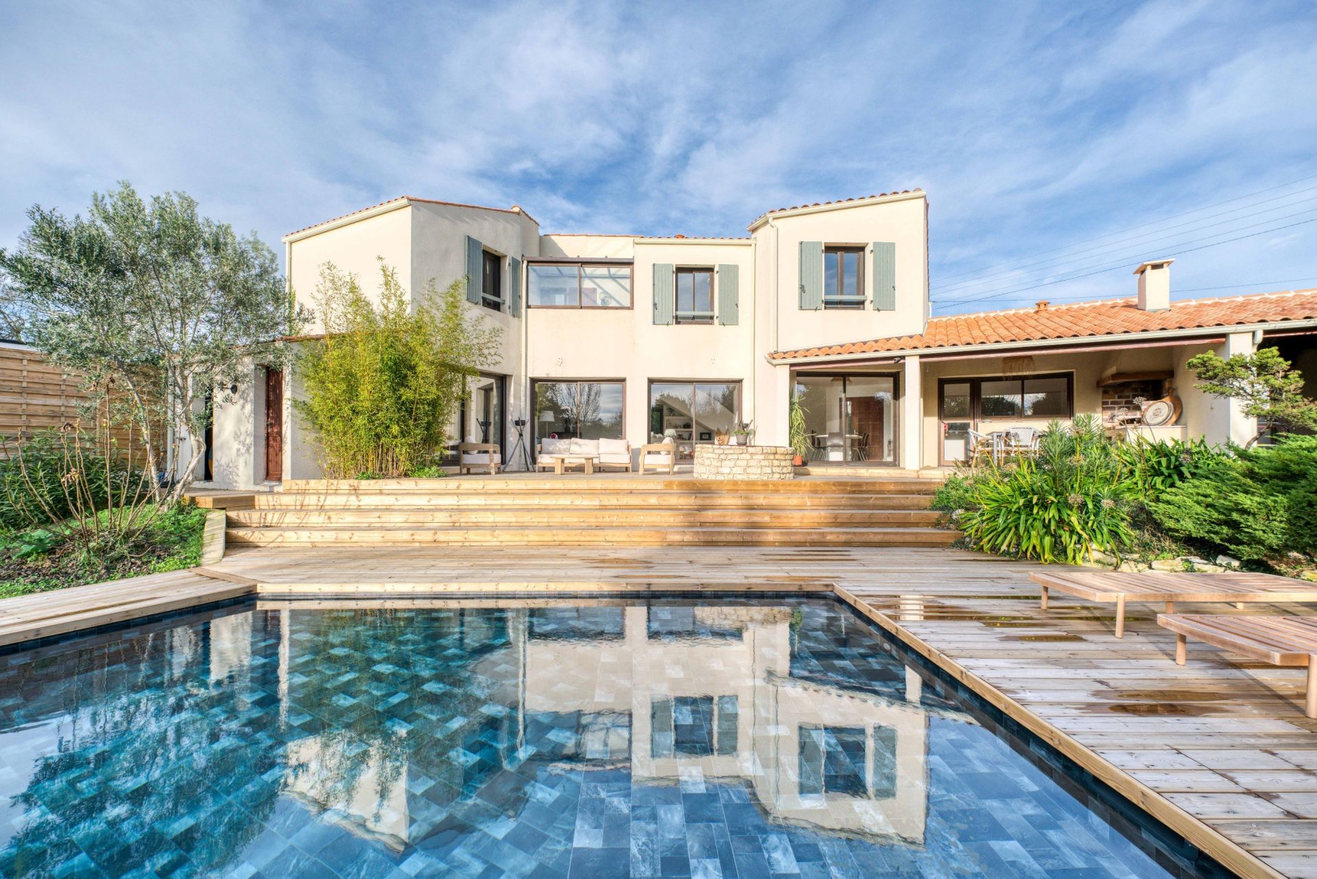 prestigious house 7 Rooms for sale on LA ROCHELLE (17000)