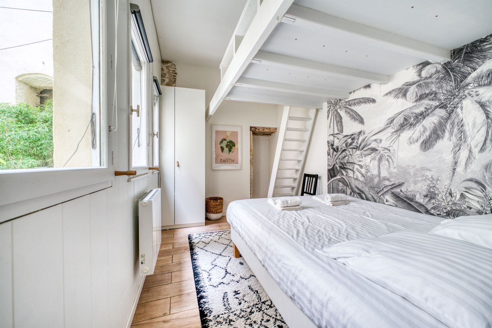 prestigious apartment 4 Rooms for sale on LA ROCHELLE (17000)