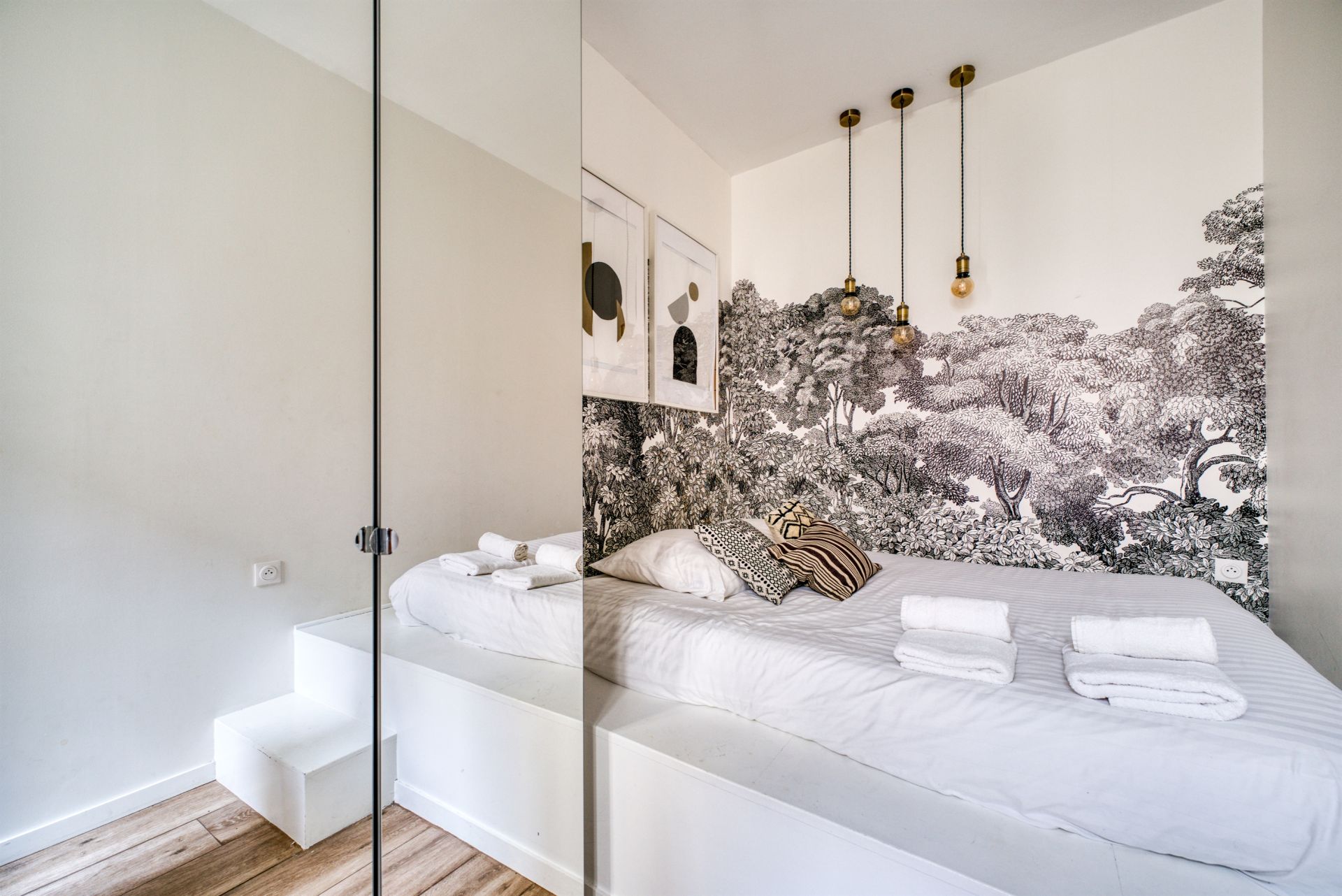 prestigious apartment 4 Rooms for sale on LA ROCHELLE (17000)