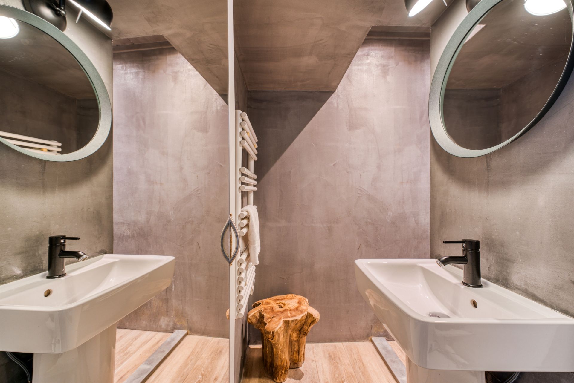 prestigious apartment 4 Rooms for sale on LA ROCHELLE (17000)